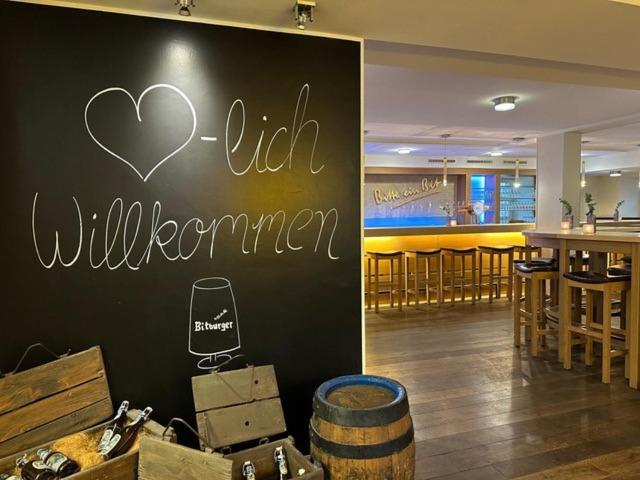 Zum Simonbraeu Hotel Битбург Екстериор снимка