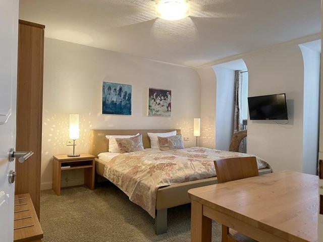 Zum Simonbraeu Hotel Битбург Екстериор снимка