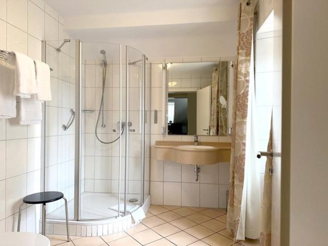 Zum Simonbraeu Hotel Битбург Екстериор снимка