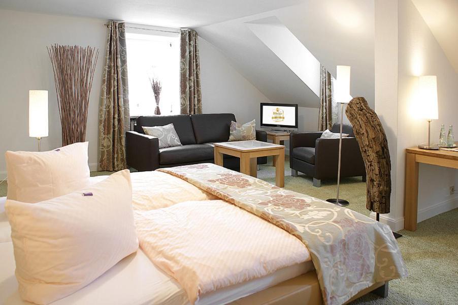 Zum Simonbraeu Hotel Битбург Екстериор снимка