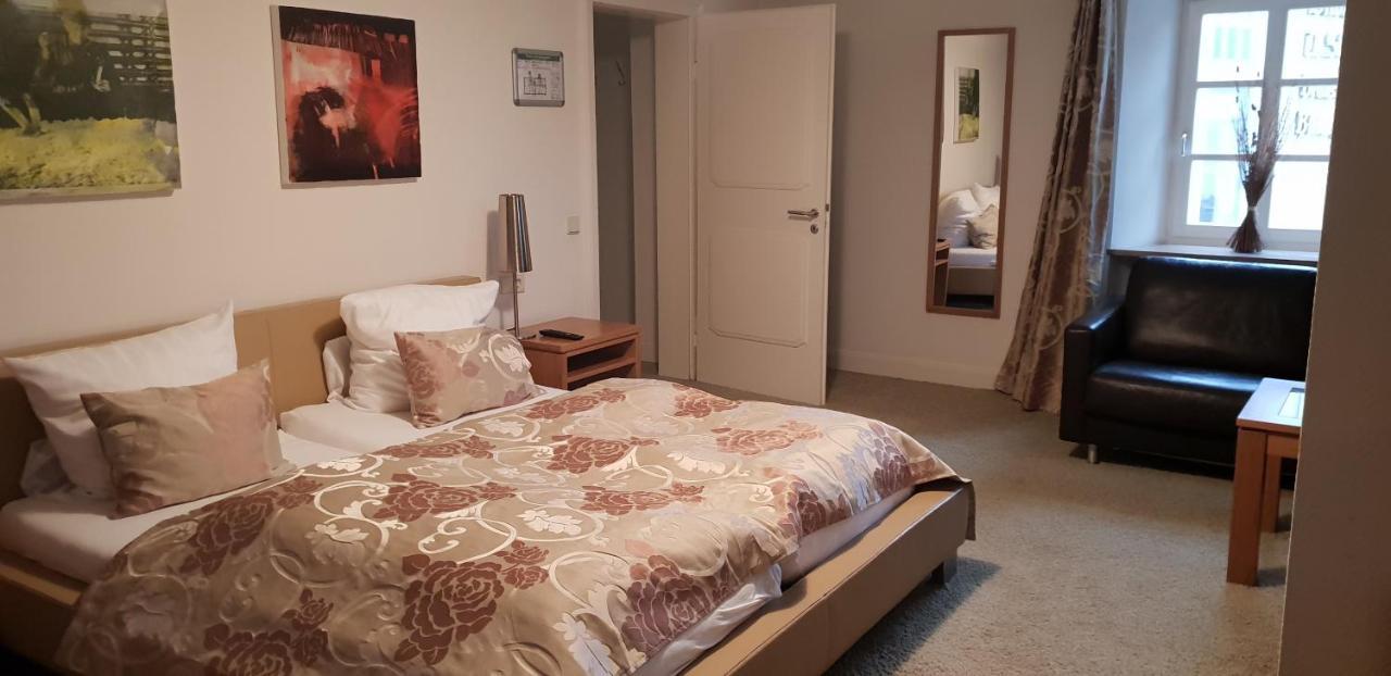 Zum Simonbraeu Hotel Битбург Екстериор снимка