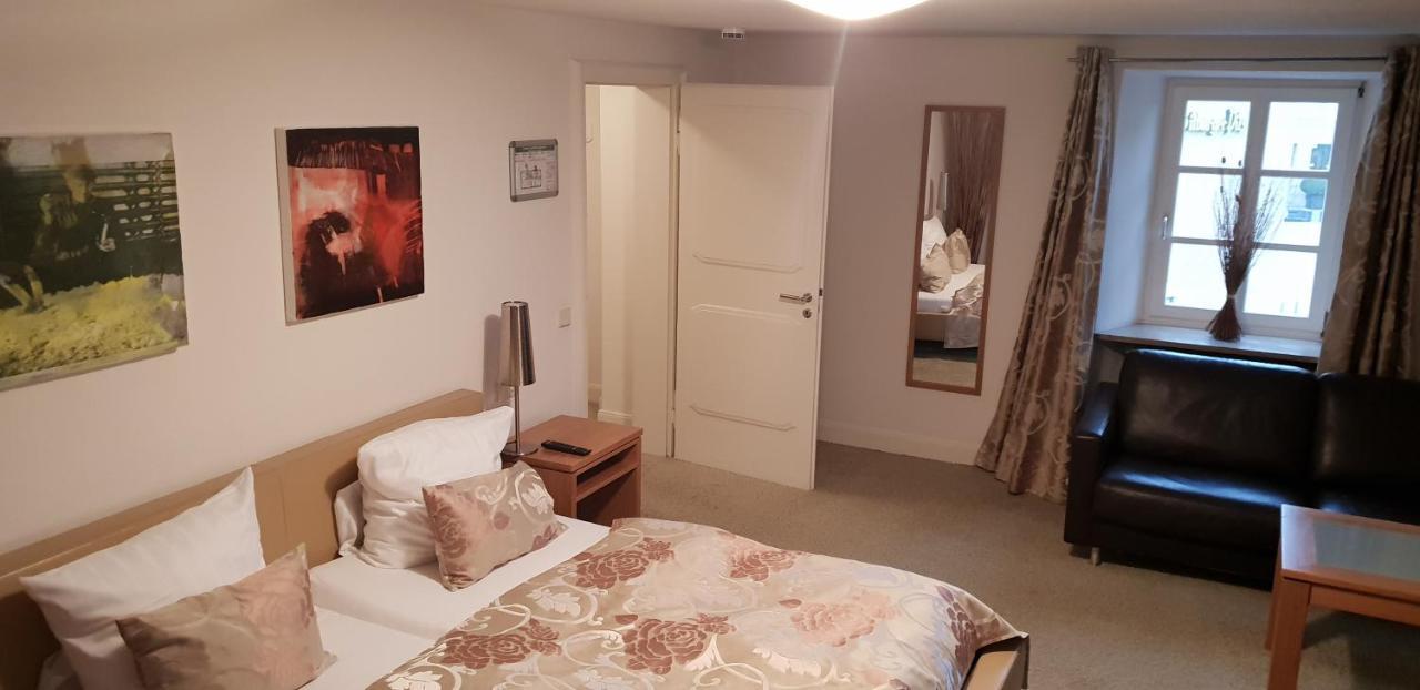 Zum Simonbraeu Hotel Битбург Екстериор снимка