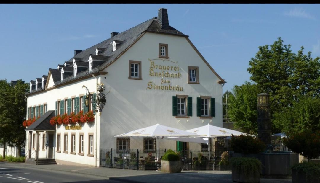 Zum Simonbraeu Hotel Битбург Екстериор снимка