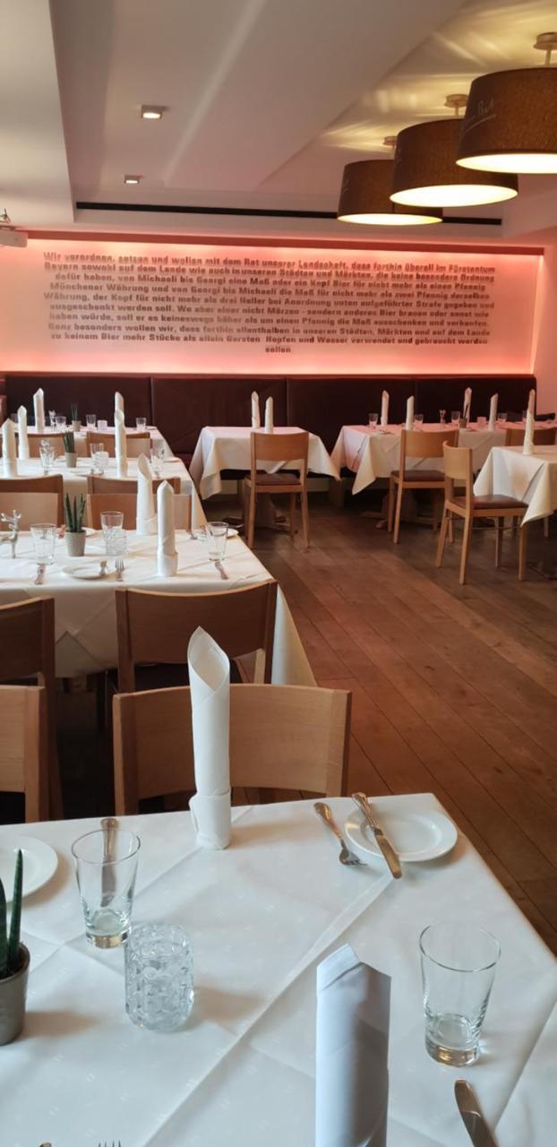 Zum Simonbraeu Hotel Битбург Екстериор снимка
