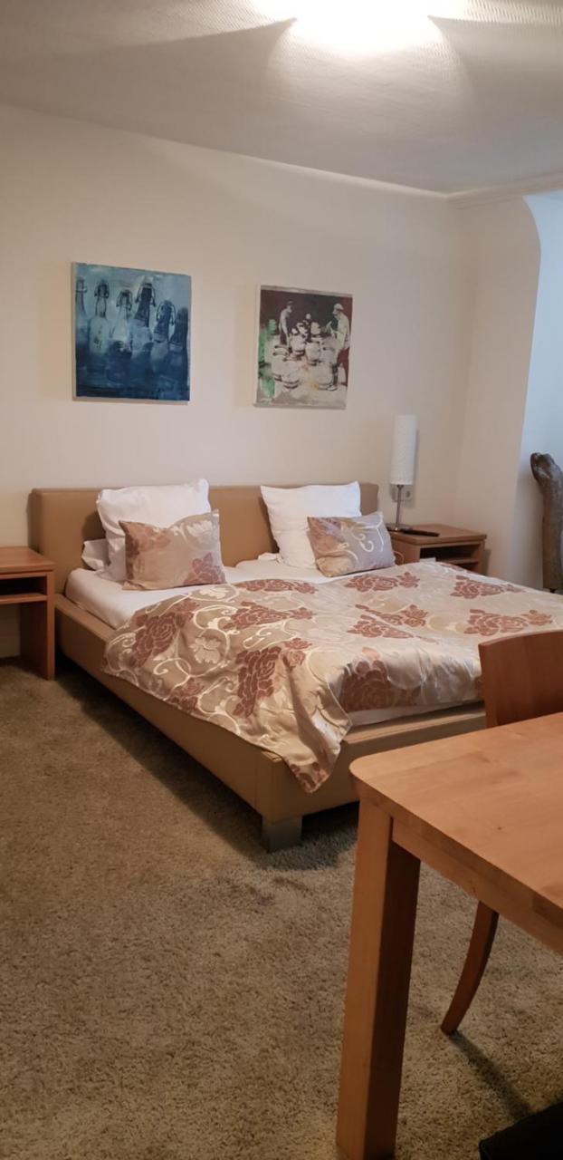 Zum Simonbraeu Hotel Битбург Екстериор снимка