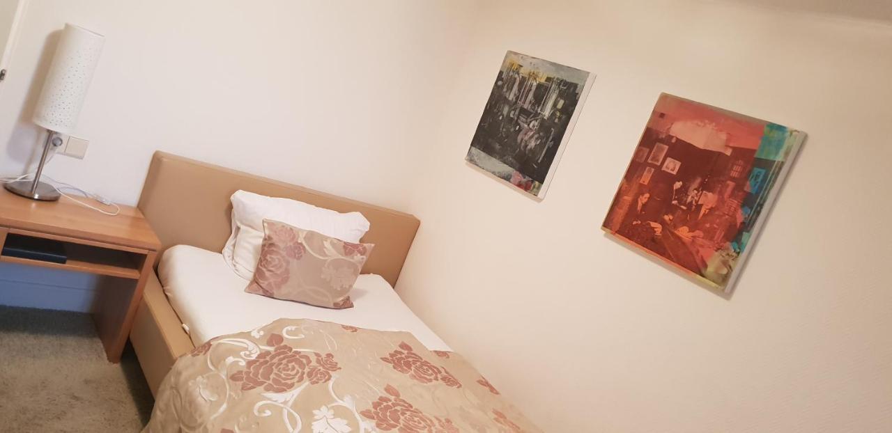 Zum Simonbraeu Hotel Битбург Екстериор снимка