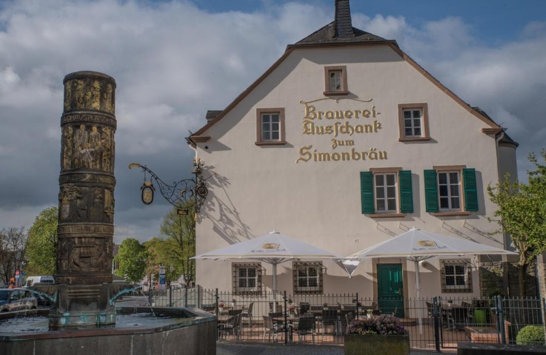 Zum Simonbraeu Hotel Битбург Екстериор снимка