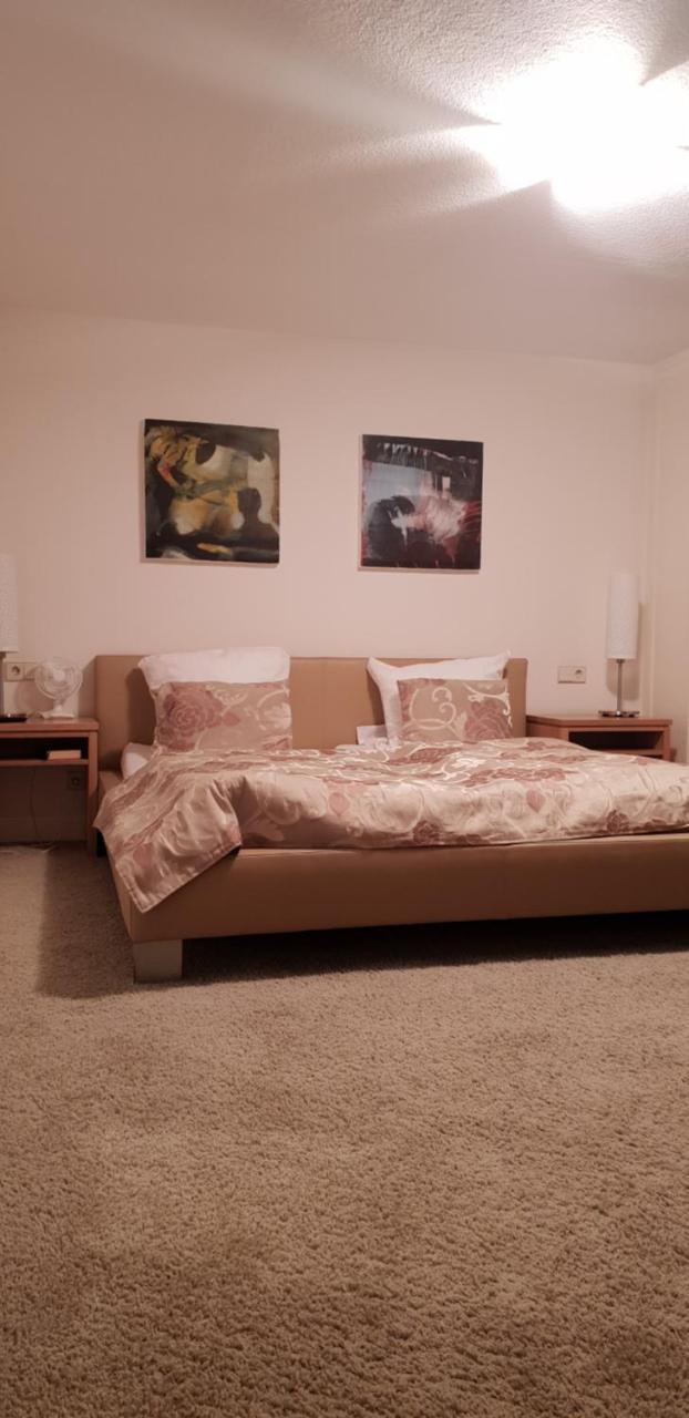 Zum Simonbraeu Hotel Битбург Екстериор снимка