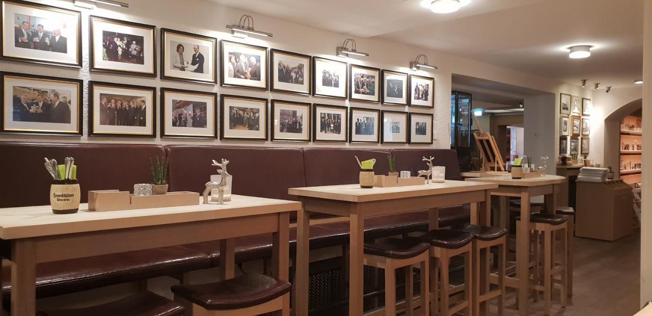 Zum Simonbraeu Hotel Битбург Екстериор снимка
