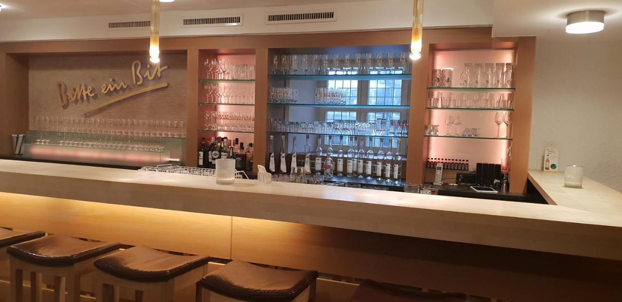 Zum Simonbraeu Hotel Битбург Екстериор снимка